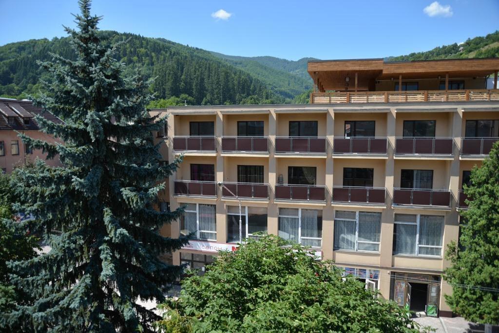 Rakhiv Hotel & Apartments Exterior photo